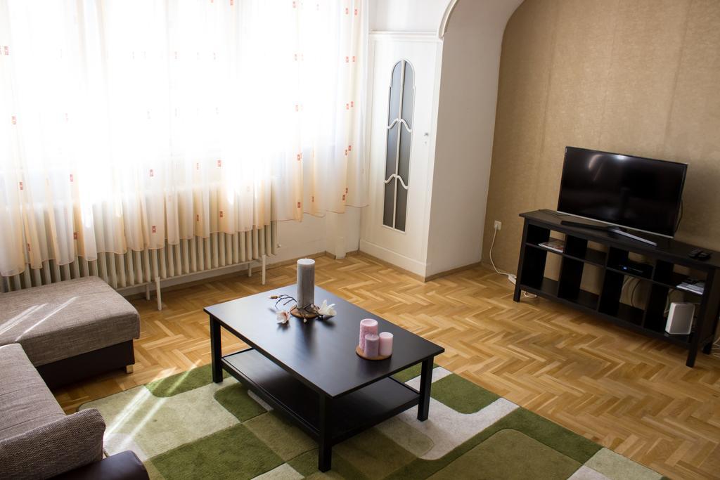 Home At Parliament Budapest Exterior foto